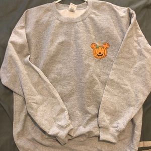 New without tags Disney Halloween Sweatshirt Large